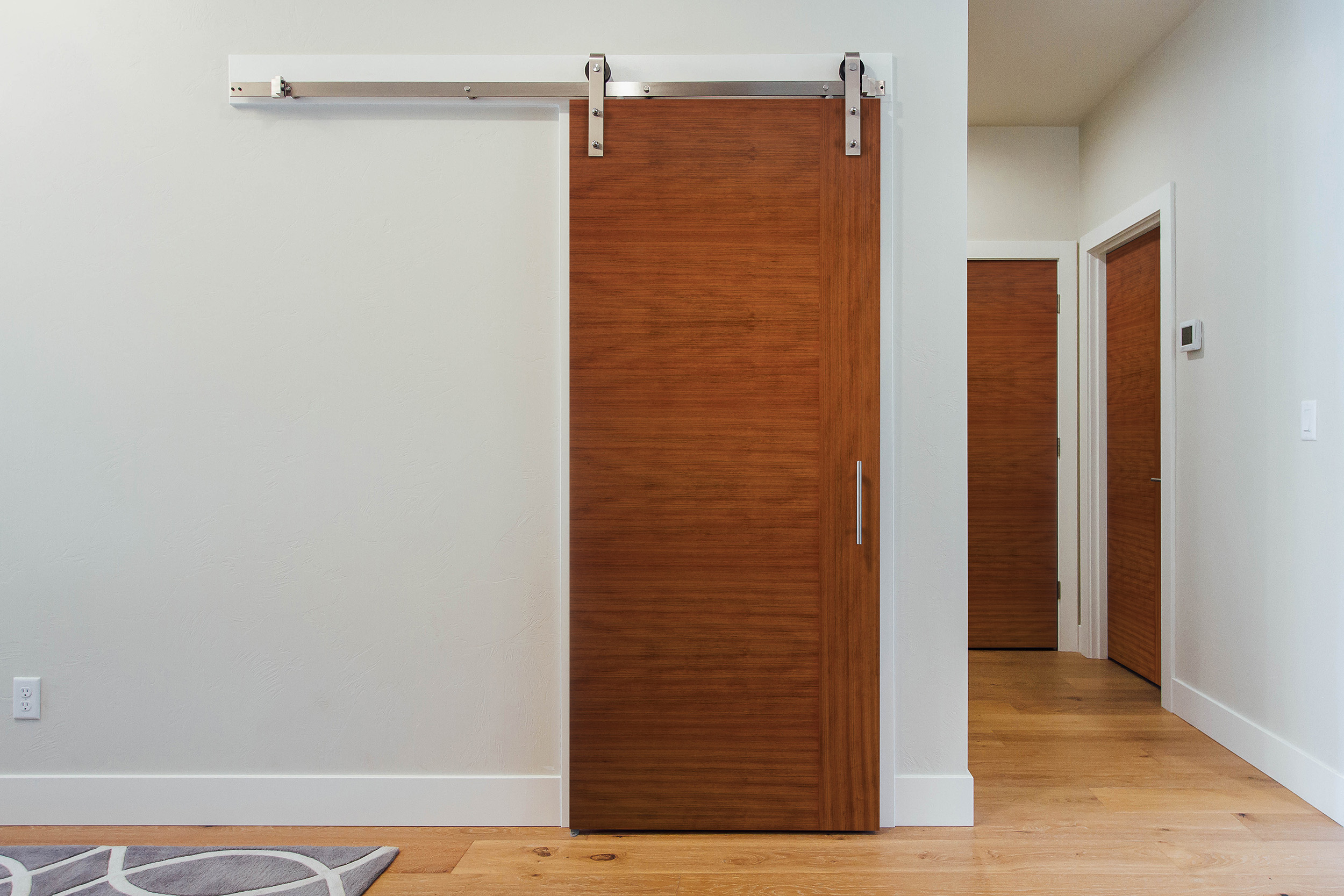 LDI_Rediscovery_Rhytmus_Jatoba_Barn Door Hallway